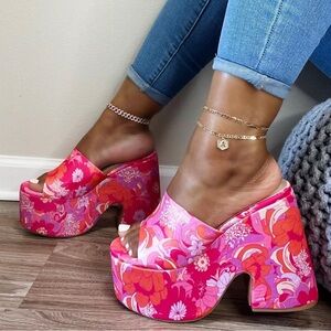 Floral wedges